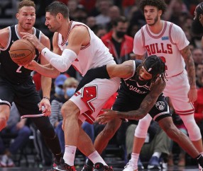 开云体育下载-关键时刻多伦多猛龙备战NBA常规赛，内部沟通细节曝光，气氛紧张，细节决定成败(19猛龙时期伦纳德纯享视频)
